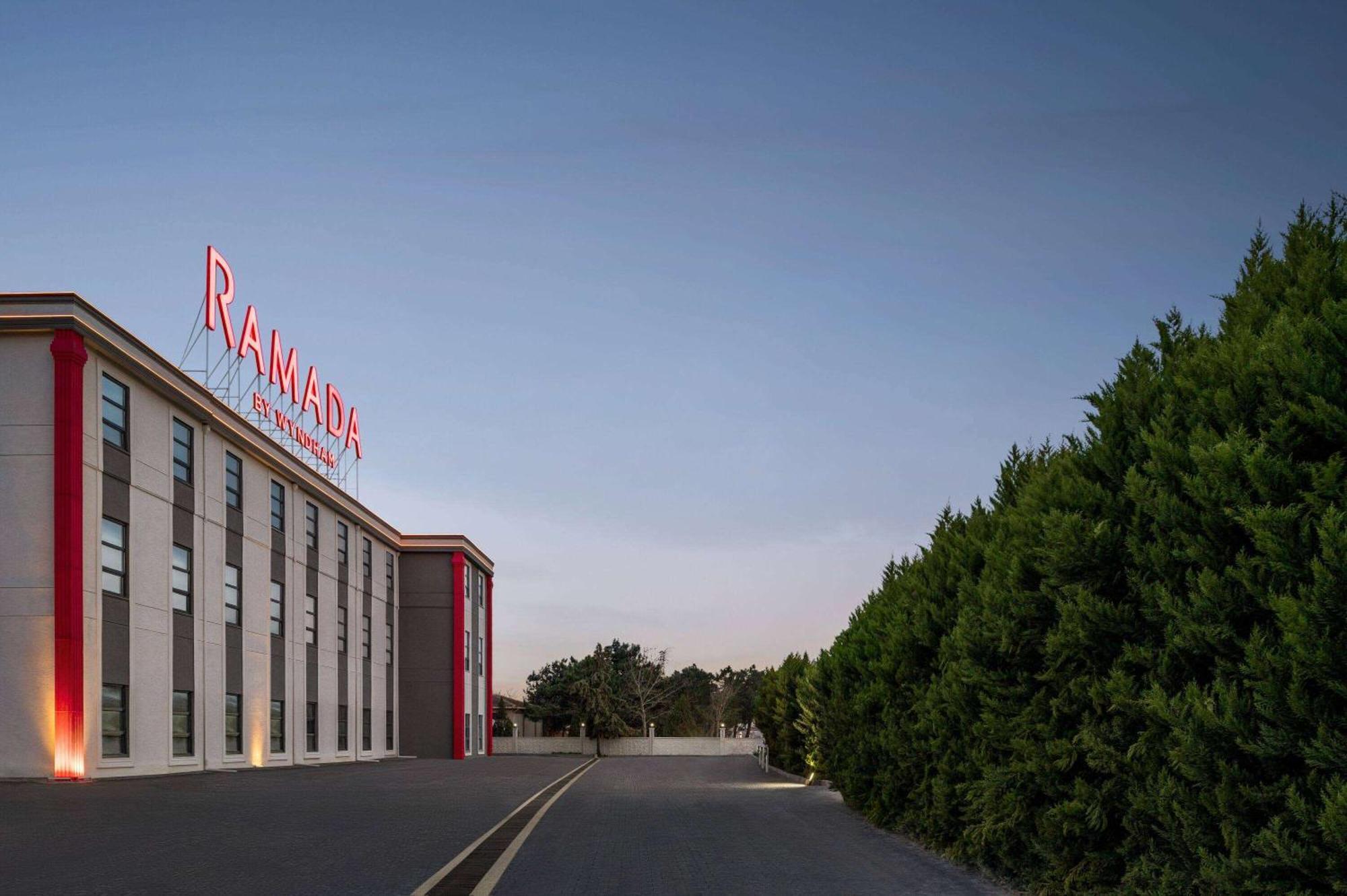 Отель Ramada By Wyndham Karacabey Бурса Экстерьер фото