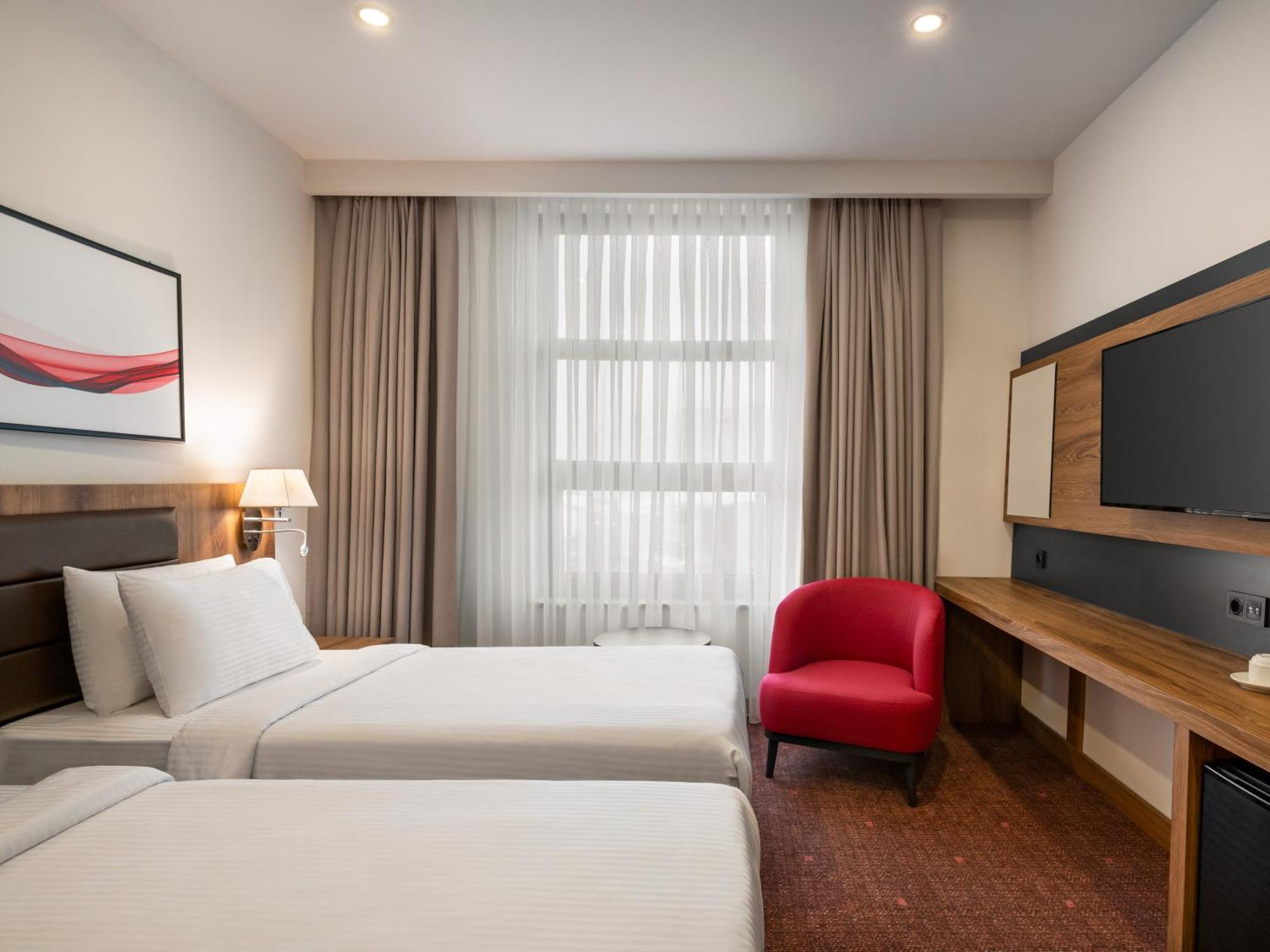 Отель Ramada By Wyndham Karacabey Бурса Экстерьер фото